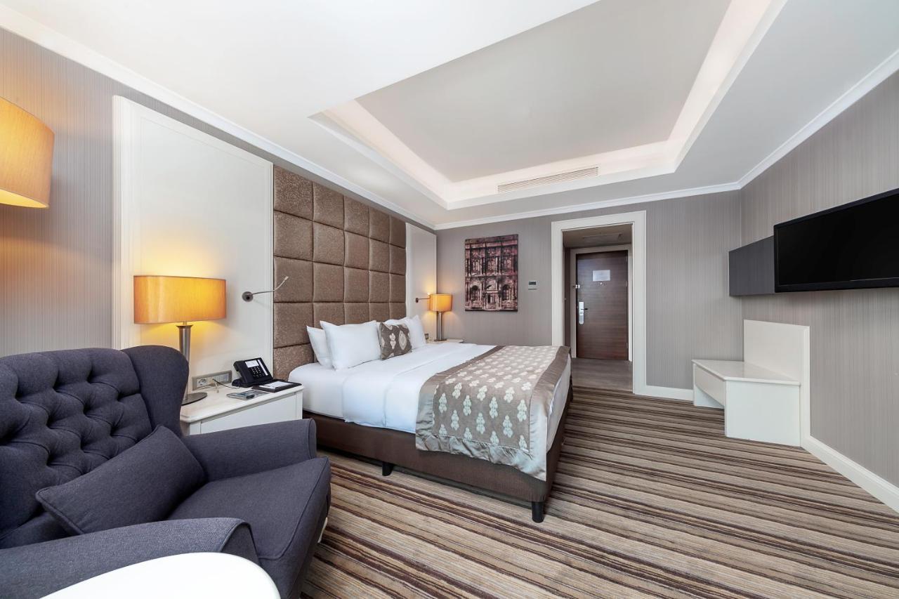 Dedeman Bostanci Istanbul Hotel & Convention Center Exterior photo A room at the hotel