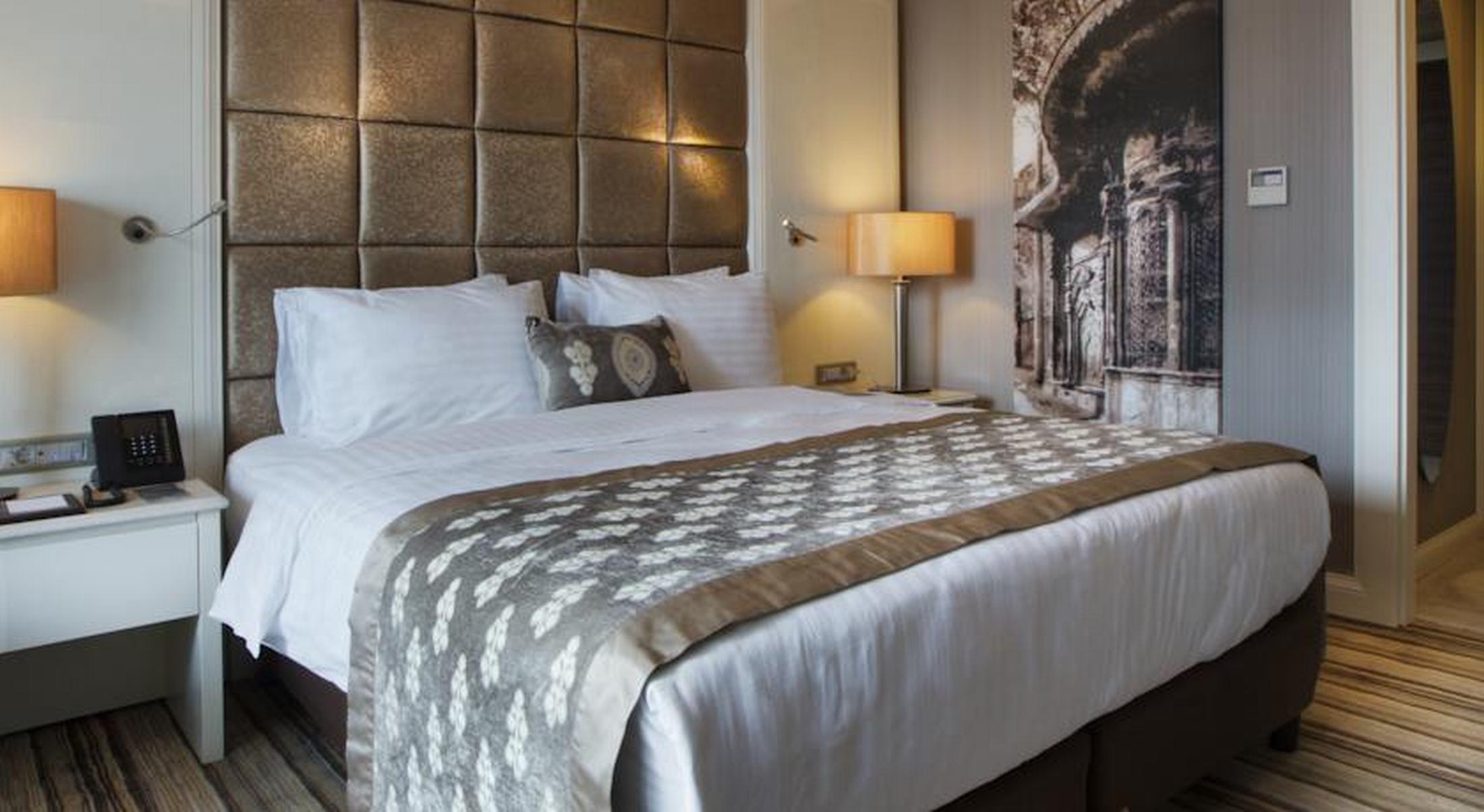 Dedeman Bostanci Istanbul Hotel & Convention Center Exterior photo A bed runner