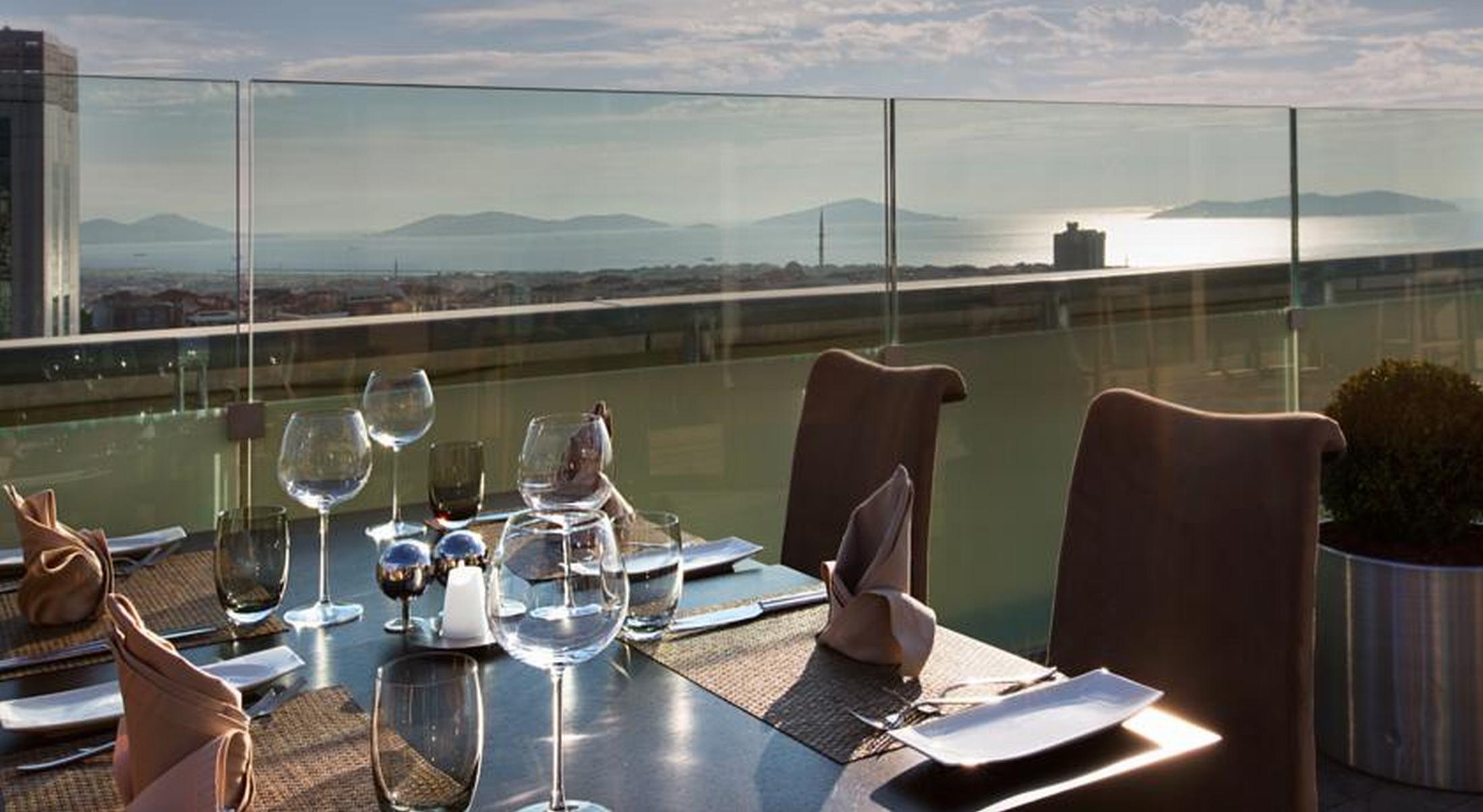 Dedeman Bostanci Istanbul Hotel & Convention Center Exterior photo View from the restaurant