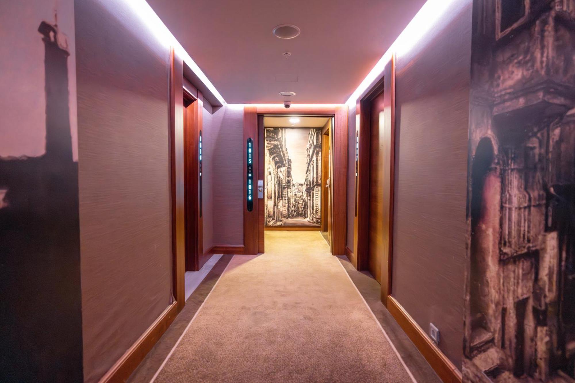 Dedeman Bostanci Istanbul Hotel & Convention Center Exterior photo A corridor at the hotel